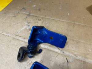 KPL ZAWIASY DRZWI TYŁ LEWY FORD BRONCO 21- VELOCITY BLUE PEARL METALIC