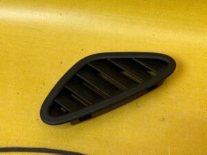 LEWA GÓRNA KRATKA NAWIEWU DESKI PORSCHE 911 997