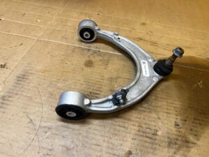 WAHACZ GÓRNY PRZÓD PRZEDNI PRAWY PORSCHE PANAMERA 970 I LIFT