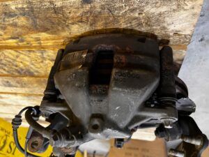 ZWROTNICA PIASTA TARCZA PRZÓD LEWY PEUGEOT 308 II T9 1.5 1.6 BLUE HDI