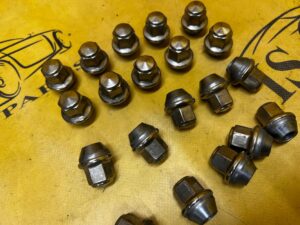 KOMPLET NAKRĘTKI DO KÓŁ 20 SZT FORD EXPLORER VI MK6