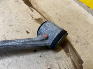 WAHACZ PRZÓD PRZEDNI LEWY DOLNY CHEVROLET CORVETTE C5 97-04