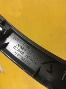 OSŁONA ZAŚLEPK LISTWA BOCZKA LEWY TYŁ INFINITI Q30