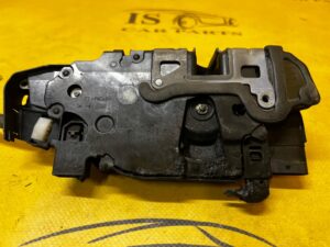 ZAMEK DRZWI TYŁ LEWY MERCEDES C-KLASA W206