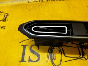 KRATKA NAWIEWU ŚRODKOWA DESKI KONSOLI PRZÓD PRZEDNIA DACIA SANDERO III