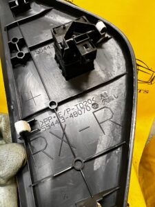 BOCZEK DESKI KONSOLI BLOKADA PODUSZKI PRAWY LEXUS RX 450H III 3 AL10