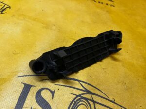 2 X MOCOWANIE OSŁONA ZAWIASÓW MASKI POKRYWY SILNIKA MERCEDES CLS W218