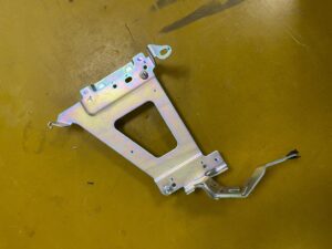 BLACHA WSPORNIK MOCOWANIE UCHWYT INFINITI Q50