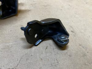 ZAWIAS DRZWI TYŁ PRAWY DOLNY FORD EXPLORER MK6