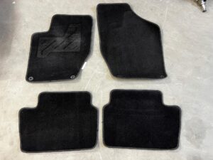 KOMPLET DYWANIKI WYCIERACZKI WELUROWE ORYGINALNE PEUGEOT 308 I T7