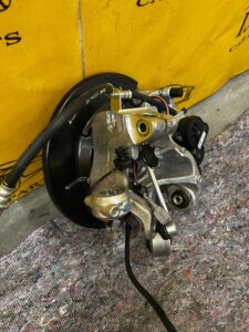 ZWROTNICA TARCZA ZACISK PIASTA TYŁ PRAWY SUBARU FORESTER VI SL 25-