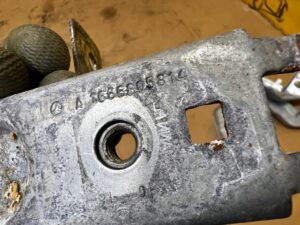 UCHWYT MOCOWANIE WSPORNIK PODŁOGI BAGAŻNIKA LEWY PRAWY MERCEDES GLS X166