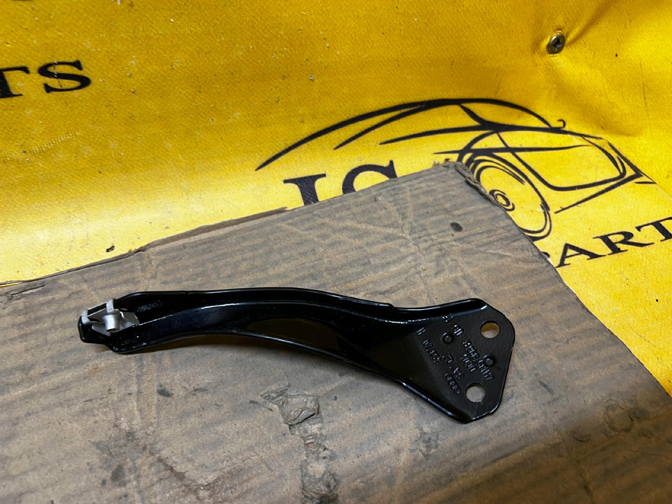 WSPORNIK MOCOWANIE DESKI ROZDZIELCZEJ KONSOLI AUDI A8 D4 4H