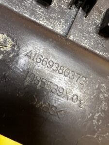 OSŁONA ZAŚLEPKA SZYNY PROWADNICY FOTELA TYŁ 3 RZĄD MERCEDES GLS X166 BRĄZ