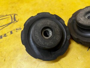 GNIAZDO MOCOWANIE SPRĘŻYNY TYŁ GÓRNE PORSCHE MACAN 95B