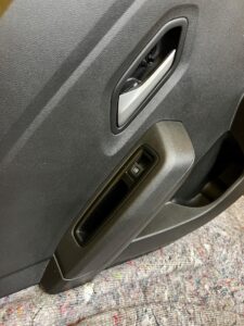 BOCZEK TAPICERKA DRZWI LEWY TYŁ DACIA SANDERO III