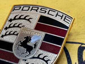 EMBLEMAT ZNACZEK PORSCHE PANAMERA 970 I LIFT MACAN 95B