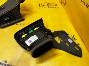 KRATKA NAWIEWU DESKI KONSOLI PRZÓD LEWY RENAULT KADJAR EU