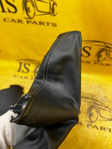 MIESZEK OSŁONA HAMULCA RĘCZNEGO TOYOTA HILUX VIII 8