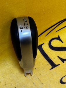 GAŁKA ZMIANY BIEGÓW DACIA DUSTER II AUTOMAT