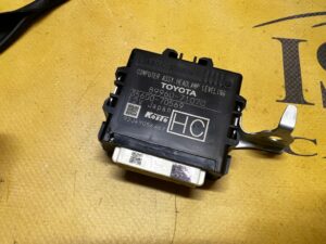 MODUŁ STEROWNIK ŚWIATEŁ LAMP PRZÓD TOYOTA HILUX VIII