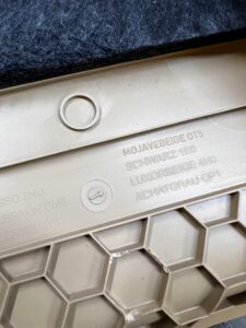 POSZYCIE OSŁONA OBUDOWA SŁUPKA ŚRODKOWEGO B PRAWY PORSCHE MACAN 95B