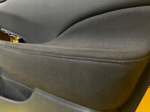 PRAWA TAPICERKA BOCZEK DRZWI PRZÓD NISSAN LEAF ZE0