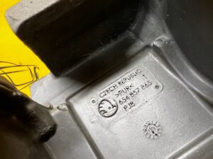 ZAŚLEPKA PASA BEZPIECZEŃSTWA TYLNEGO TYŁ SKODA SCALA