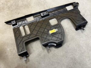 OSŁONA MASKOWNICA DOLNA KONSOLI DESKI LAND ROVER DISCOVERY 5 V L462 LHD