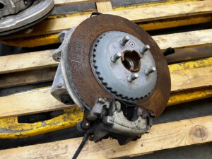 ZWROTNICA TARCZA ZACISK TYŁ LEWY LAND ROVER DISCOVERY SPORT V L550 LIFT