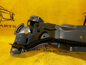 UCHWYT PODPORA PŁYTA PODŁOGI NADWOZIA LAND ROVER DISCOVERY SPORT L550