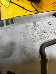 PUSZKA SKRZYNKA OBUDOWA BEZPIECZNIKÓW PORSCHE MACAN 95B