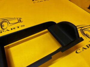 RAMKA WYŚWIETLACZA RADIA W DESCE ROZDZIELCZEJ INFINITI QX30