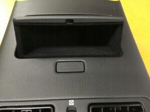 KRATKA NAWEIWU TYŁ TUNELU ŚRODKOWEGO INFINITI Q70