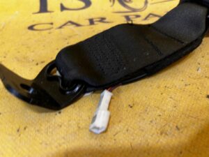 ZAPINKA PASA BEZPIECZEŃSTWA ŚRODKOWY TYŁ BMW 5 G30