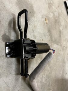 MECHANIZM SILNICZEK SIEDZENIA KANAPY TYŁ LEWY RANGE ROVER VELAR L560