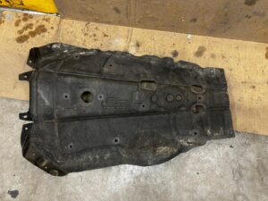 OSŁONA WYGŁUSZENIE WYGŁUSZKA TUNELU BMW 5 G30