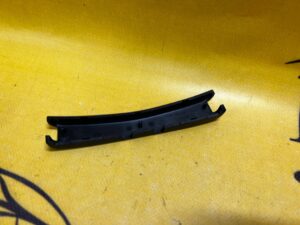 OSŁONA ŚRUB PODŁOKIETNIKA TUNELU PEUGEOT 3008 II