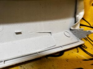 OSŁONA POSZYCIE SŁUPKA A PRZÓD PRAWE PRAWY PEUGEOT 5008 II 3008 II