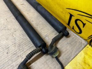 KOMPLET SIŁOWNIKI ELEKTRYCZNE KLAPY TYŁ BAGAŻNIKA FORD EXPLORER VI MK6