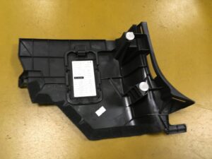 OSŁONA TAPICERKA SŁUPKA PROGU LEWA INFINITI Q70