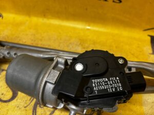 MECHANIZM SILNIK WYCIERACZEK PRZEDNICH TOYOTA HILUX VIII 8