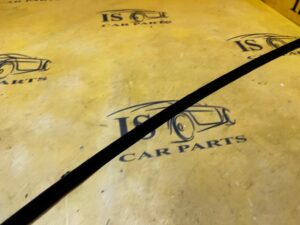 USZCZELKA LISTWA SZYBY CZOŁOWEJ PRZÓD LEWY FORD EXPLORER MK6