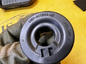 TULEJA ZAWIASU SIEDZENIA TYLNEGO TYŁ FORD FIESTA MK8