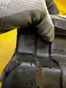 WYGŁUSZENIE OSŁONA GĄBKA PIANKA TYŁ LEWY RANGE ROVER VELAR L560