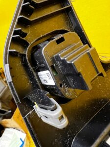 PANEL RAMKA BIEGÓW TUNEL PRZEŁĄCZNIKI NAPĘDU TOYOTA HILUX VIII 8 AUTOMAT