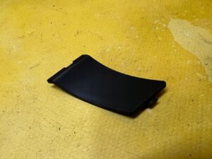 ZAŚLEPKA OSŁONA KLAMKI WEWNĘTRZNEJ TYŁ PRAWY LAND ROVER DISCOVERY 5 V L462