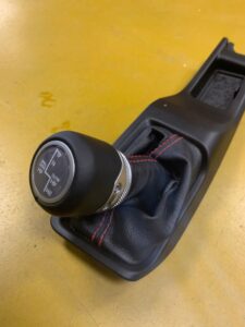 MIESZEK GAŁKA WYBIERAKA REDUKTORA JEEP WRANGLER JL