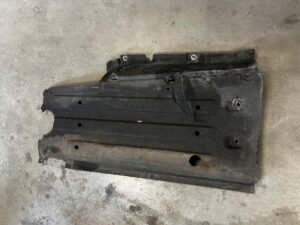 PŁYTA OSŁONA PODWOZIA PRAWA PORSCHE MACAN 95B