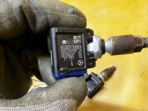 CZUJNIK TPMS CIŚNIENIA OPON MERCEDES C-KLASA W206